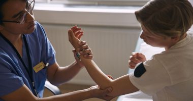 Cardiologist says elbow pain could be sign of 'catastrophic' health issue