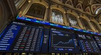 Dollar strengthens as Trump nears China trade deal