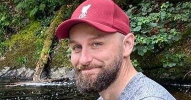 Father-of-four dies of bowel cancer, aged 40, within months of being diagnosed - the only warning sign was terrifyingly easy to dismiss