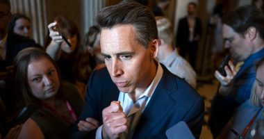 Federal minimum wage would rise to $15 under Sen. Hawley bill