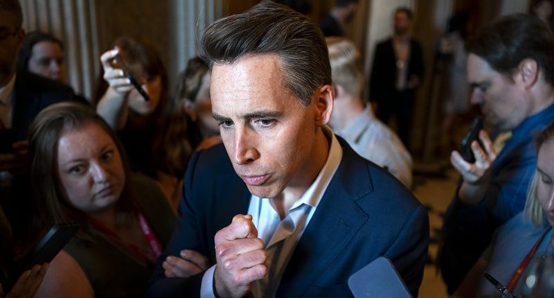 Federal minimum wage would rise to $15 under Sen. Hawley bill