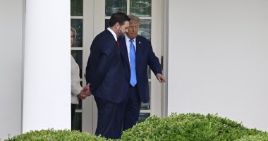 How JD Vance is embracing a new 'peacekeeper' role between Trump, Musk and other top advisors