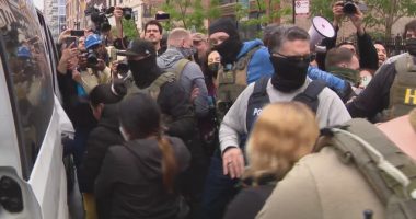 ICE arrests at immigration supervision building in Chicago's South Loop spark protest, advocates speak out