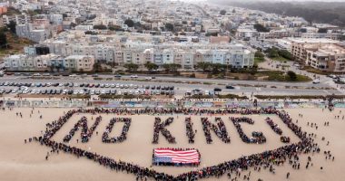 People forming message "No King!", aerial shot