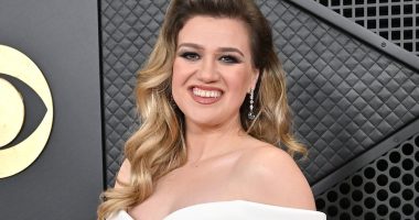 Kelly Clarkson reveals which Bon Jovi song 'almost killed me' after she 'messed it up like a gazillion times'