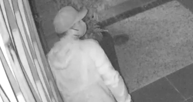 Man steals $100,000 of high-end clothing from Melbourne boutique