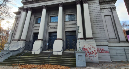 Premier denounces 'disgraceful' vandalism on Melbourne synagogue