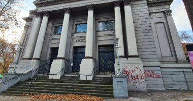 Premier denounces 'disgraceful' vandalism on Melbourne synagogue
