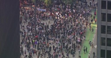 Protesters rally against ICE in downtown Chicago