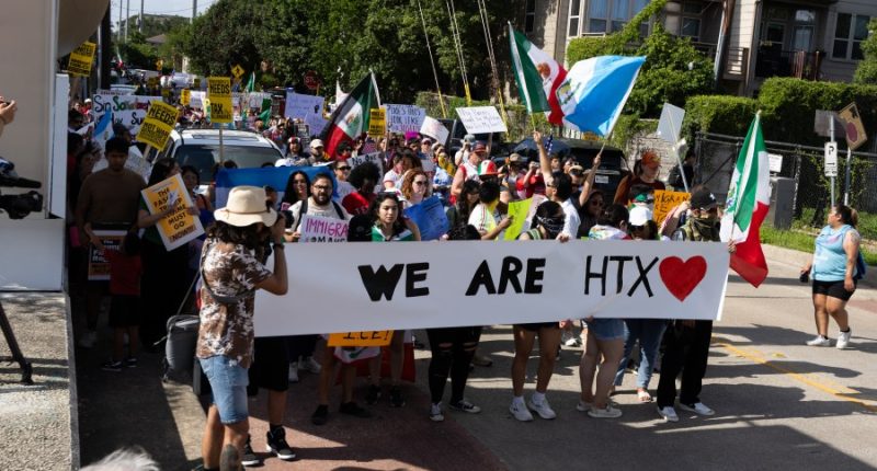 Texas bans taxpayer-funded bail, including for arrested protesters