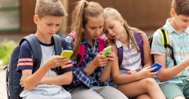 Texas students' cell phones banned from schools under new law