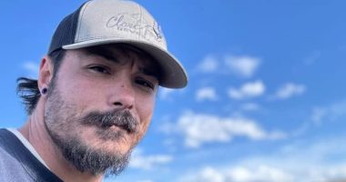 Travis Decker's desperate attempt to get family back together before he 'suffocated three daughters then went on the run'