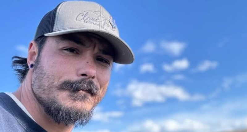 Travis Decker's desperate attempt to get family back together before he 'suffocated three daughters then went on the run'