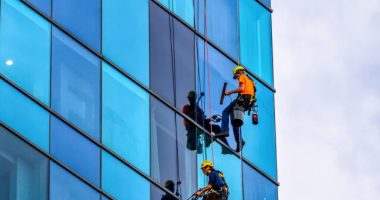 Trump Policies Cut Migration, Raise Wages