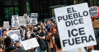 protesters rally in Chicago