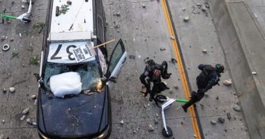 Video: Protesters throw rocks at officers from LA freeway bridge