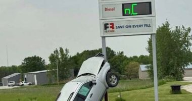 Wisconsin man crashes into gas station sign after high-speed pursuit
