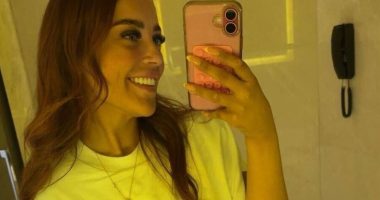 Woman in 'turkey teeth' makeover despite knowing they'll only last 10 years
