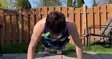 YouTuber does 16,000 push-ups as viewers go wild for 'crazy' effect on his body when he shares the results