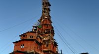 Ten-story pyramid-shaped house built in defiance of demolition notices.