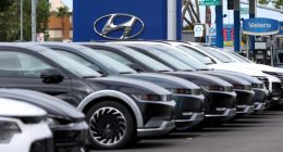 1 in 5 new car buyers take on $1,000 monthly payments