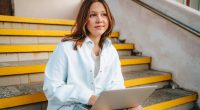 13 Jobs Without College or AI: Salaries Can Start at $70k+