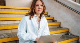 13 Jobs Without College or AI: Salaries Can Start at $70k+