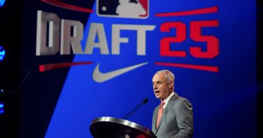 2025 MLB Draft: Chicago White Sox pick Billy Carlson at No. 10, Chicago Cubs pick Ethan Conrad at No. 17 overall in first round