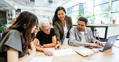 5 Generations, 1 Team — Heres How to Lead a Multigenerational Workforce