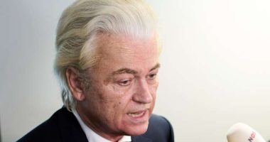A bill setting new limits on asylum-seekers passes in the Dutch parliament
