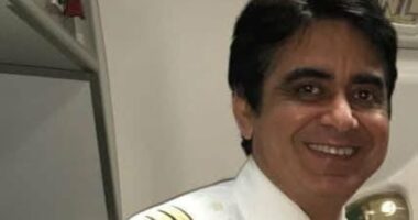 Air India crash investigation focuses on captain who 'remained calm'