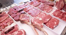 Australia lifts ban on US beef imports