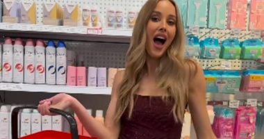 Bec Judd  mocked for shaving her legs in the supermarket in Coles ad