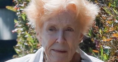 Beloved sitcom star is unrecognizable on rare outing... guess who?