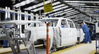 Biggest US carmaker STOPS production for best-selling trucks