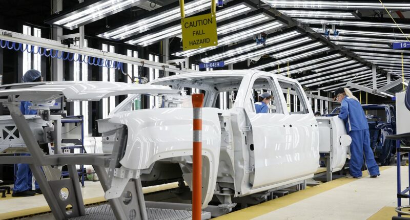 Biggest US carmaker STOPS production for best-selling trucks