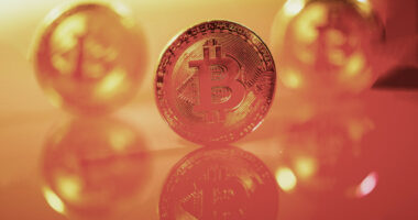 Bitcoin Dips Below $118K as Rally Cools, But Coinbase Sees Firm Ground Ahead