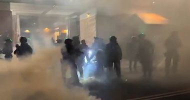 Chaos erupts at ICE center as crowd storms cells