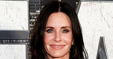 Courteney Cox's makeup-free selfies reveal private health battle