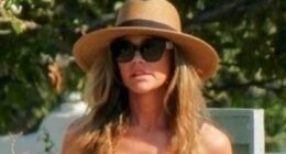 Denise Richards seen without wedding ring amid divorce