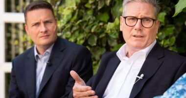 Keir Starmer and Wes Streeting on the campaign trail.