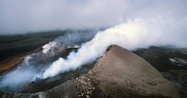 Scientists reported that in Hawaii, Kilauea has paused its lava fountains only to build up pressure again, with a new eruption episode expected between July 17 and 20.