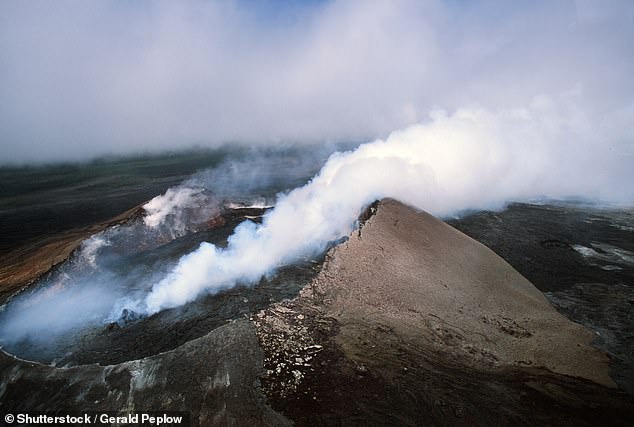 Scientists reported that in Hawaii, Kilauea has paused its lava fountains only to build up pressure again, with a new eruption episode expected between July 17 and 20.