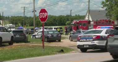 Gunman kills 2, wounds 2 at Lexington church after shooting Kentucky state trooper