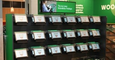 Woolworths is expanding the roll-out of its digital supermarket trolley, allowing thousands of customers to track their spending in real-time.