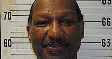 Inmate's heart device must be turned off at execution, judge rules