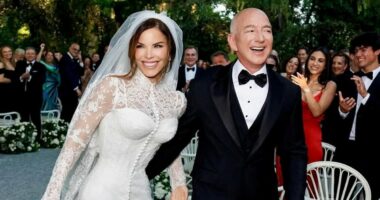 Internet spots Lauren Sanchez and Jeff Bezos's 'edited' wedding pics