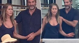 Jennifer Aniston gets back massage from Jim Curtis on yacht