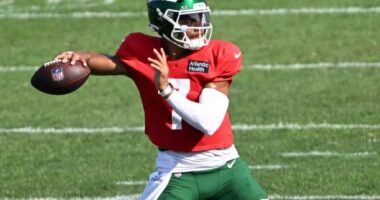 Justin Fields showing no ill affects from his dislocated toe