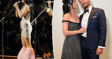Katy Perry struggles to keep 'composure' performing breakup song after Orlando Bloom split